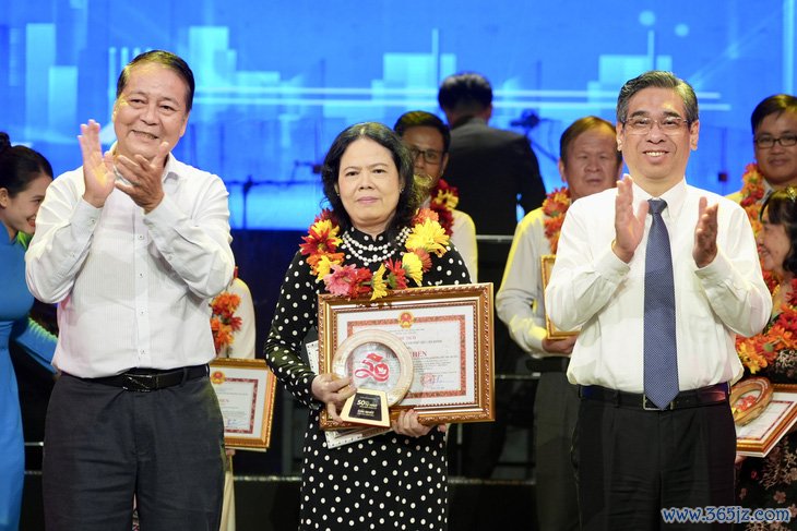 'Thành phố cam kết đầu tư， tạo môi trường cho sáng tạo văn học nghệ thuật' - Ảnh 3.